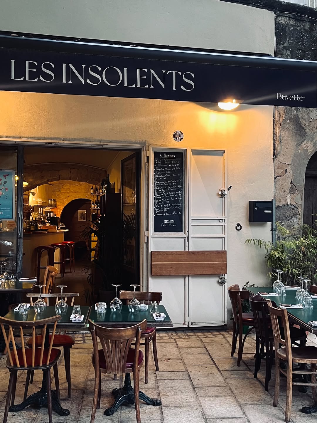 La devanture des Insolents, boulevard Victor Hugo a Uzes